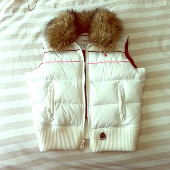 Abercrombie & Fitch white vest with fur trim