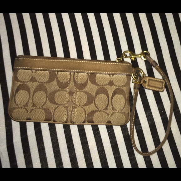 Coach Wristlet in Printed Signature Canvas