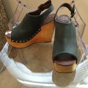 🎉🎉SALE🎉🎉🎉.   Well worn leather/wood wedges