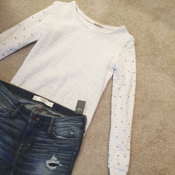 ❌SOLD❌ white sweater