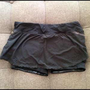 Lululemon black running skirt. Size 6