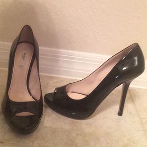 Prada Milano size 38 women black pump (never worn)
