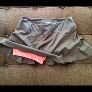 Lululemon vintage grey running skirt. Size 6