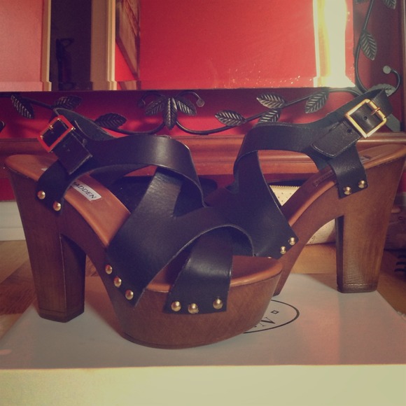 Size 8 Steve Madden heels. NEVER WORN.