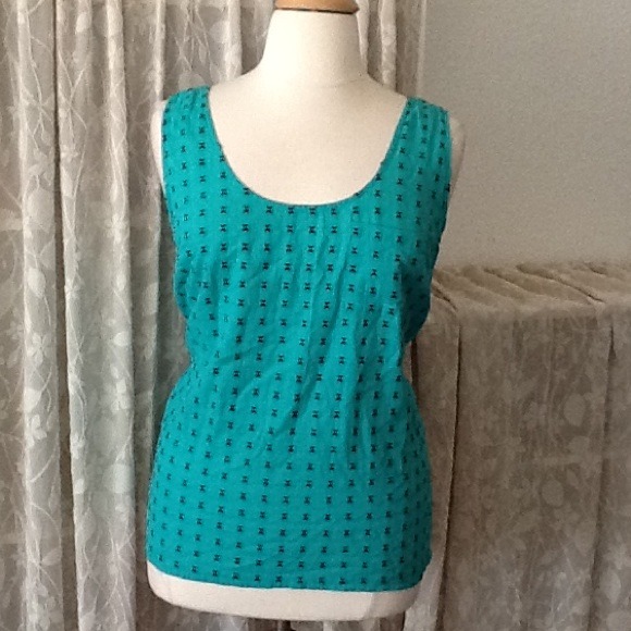 Merona Tops - SALE💥 Green tank with navy embroidery