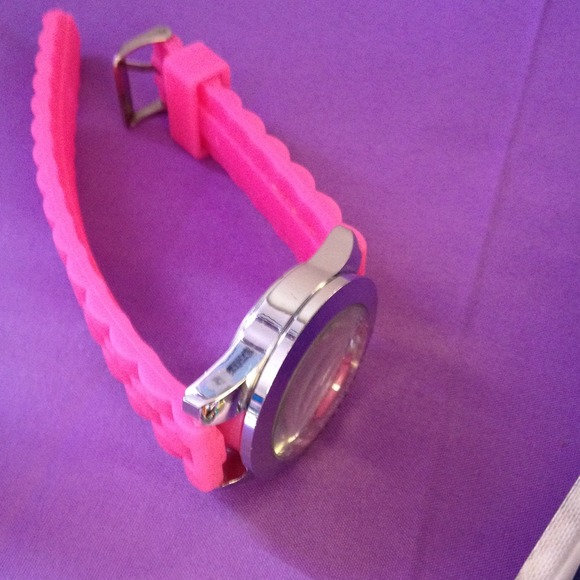 Pink watch - Picture 3 of 3