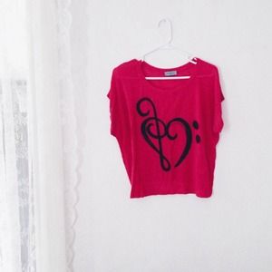 Musical note heart pink graphic tee-shirt.