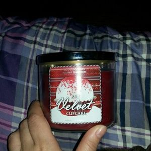 Red velvet cupcakes candle