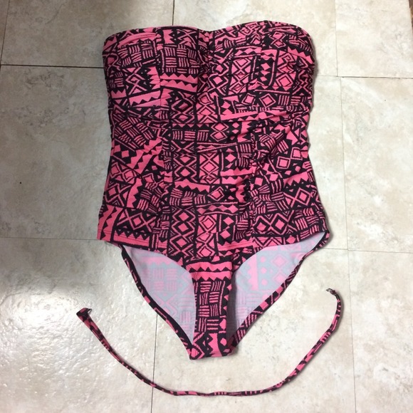 🚫SOLD ON VINTED🚫 Forever 21 bathing suit