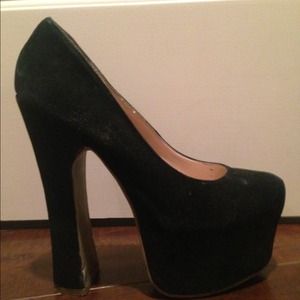 Black suede dv8 by dolce vita pumps