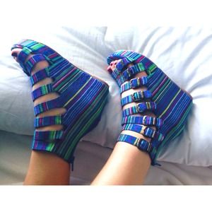 JC multicolor Belgium buckle wedges