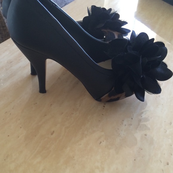 Heels - Picture 2 of 3