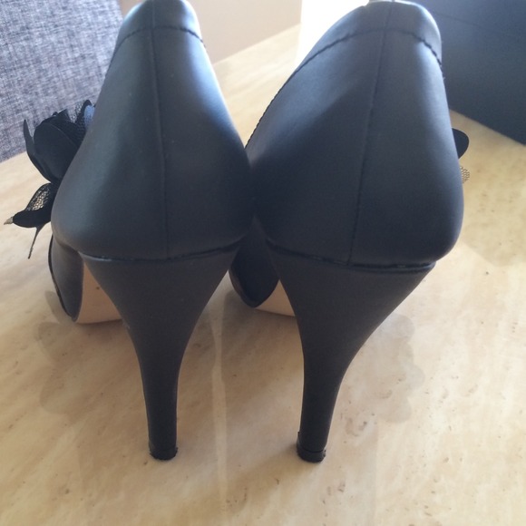 Heels - Picture 3 of 3
