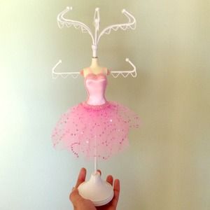 Ballerina jewelry holder. 🎀 SUPER CUTE LIKE NEW!!