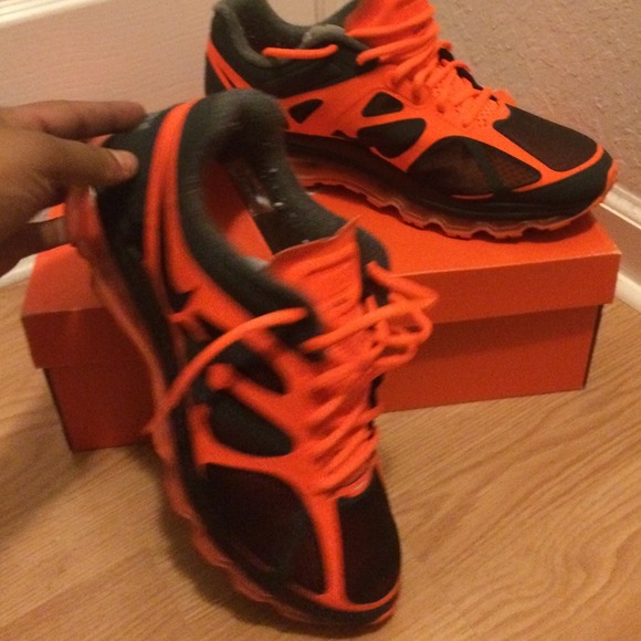 Sneakers - Picture 4 of 5