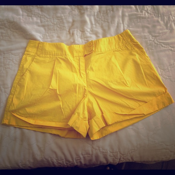 ❌SOLD❌New York & Co Yellow Cuffed Shorts