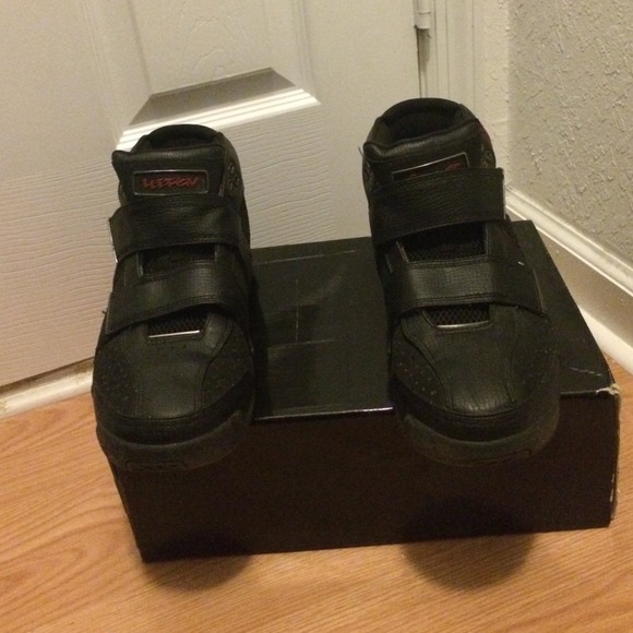 Sneaker - Picture 2 of 4