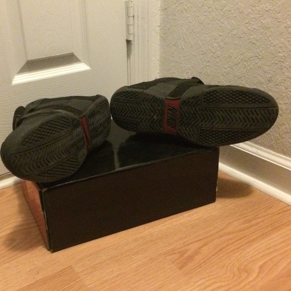 Sneaker - Picture 3 of 4