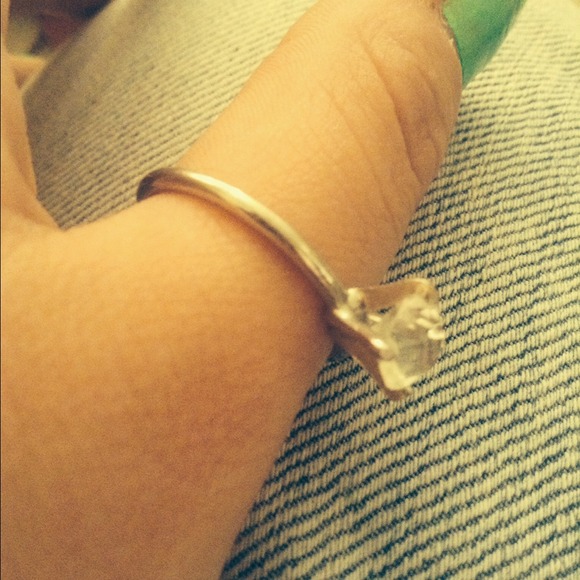 A ring - Picture 2 of 2