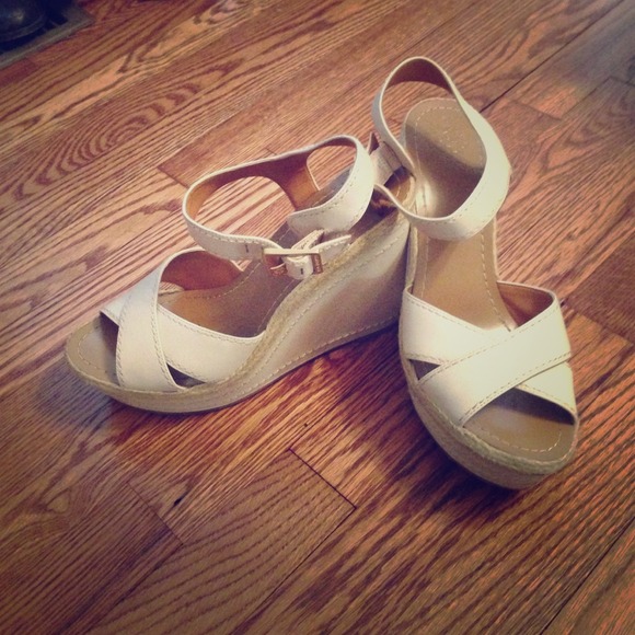 🔆flash sale🔆White/gold Vince Camuto Wedge
