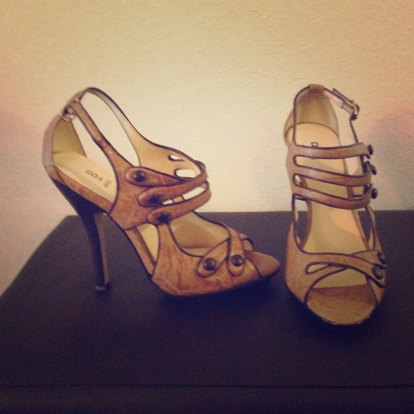 Bakers tan/brown sandal; Size 7