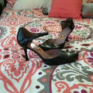 Sexy Mary Jane heels! Nine West!