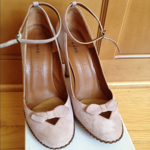 Marc Jacobs pink suede heels