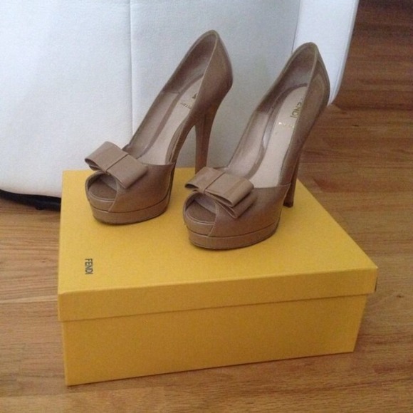 🚫SOLD🚫 Fendi heels