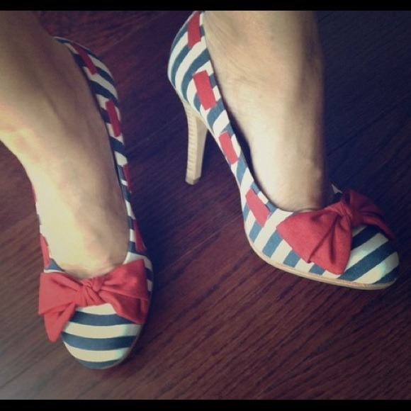 MIA Shoes - NWOT Blue and white stripe with red bow. 8 1/2