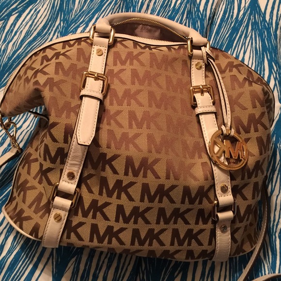 Traded Beautiful mk purse 👜👜👜 - Picture 1 of 4