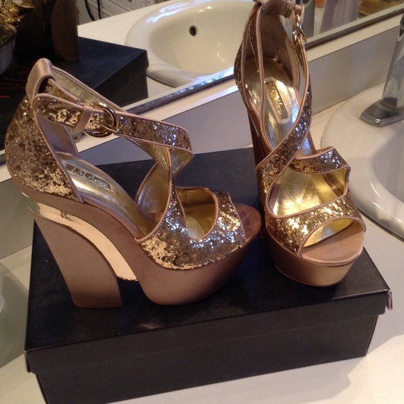 🎉HP SOFIA GOLD PLAT FORM HEELS 5 1/2 B NWT - Picture 4 of 4