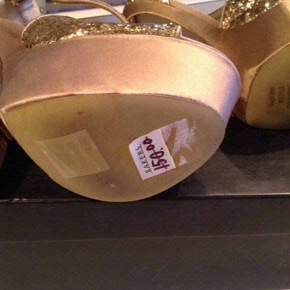 🎉HP SOFIA GOLD PLAT FORM HEELS 5 1/2 B NWT - Picture 3 of 4