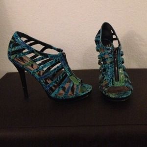 🚩REDUCED!!!🚩Turquoise sandal from Bakers; size 6