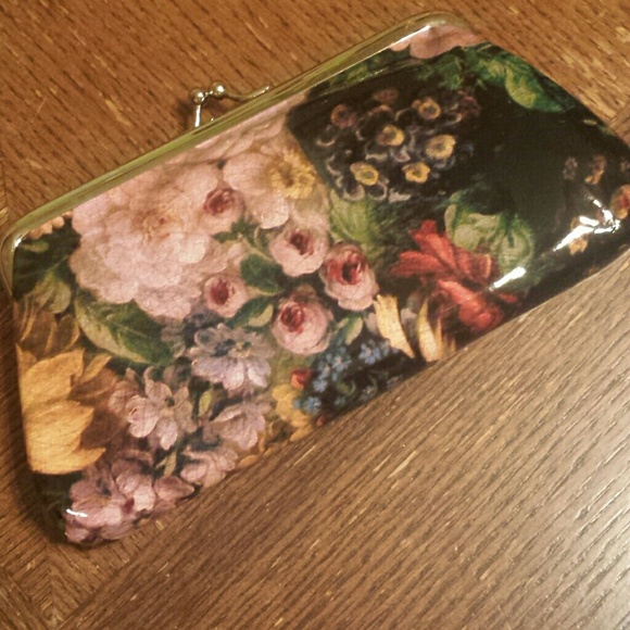 Mini clutches - Picture 4 of 4