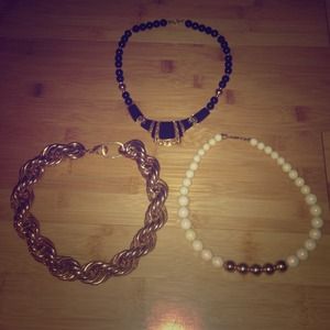 Hold Lot of 3 vintage statement necklaces