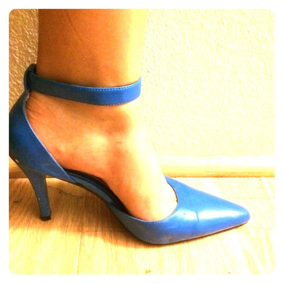 Bright blue Nine West pumps