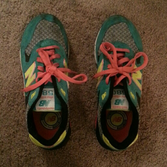 New balance tennis shoes