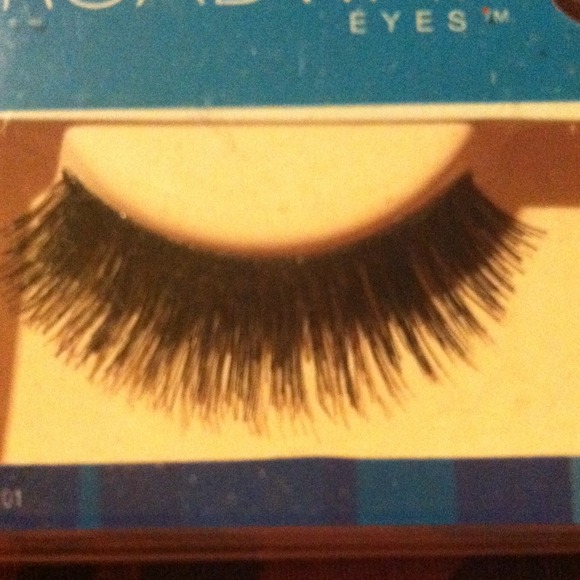 False eyelashes - Picture 2 of 2