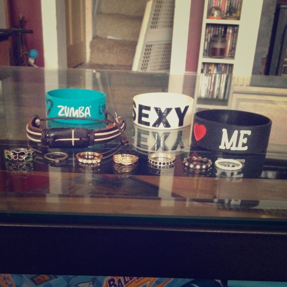 Rings & a few bracelets. - Picture 1 of 1