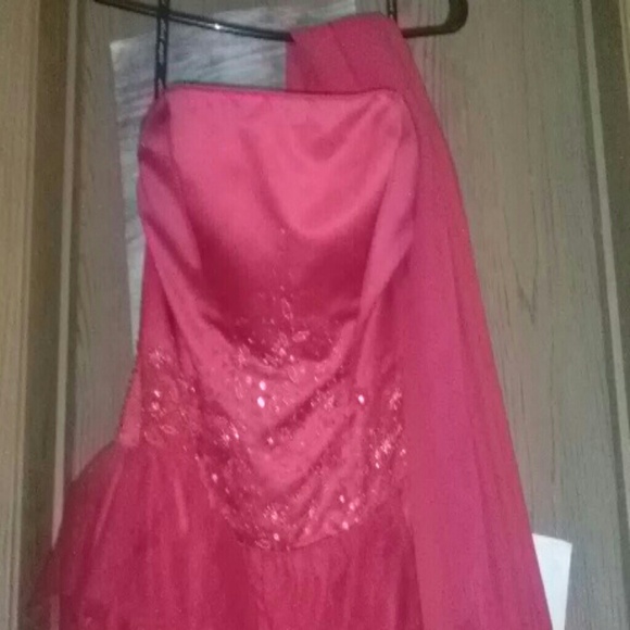 Dress - Picture 2 of 3