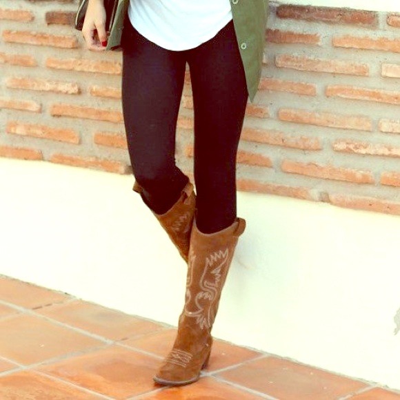 Cute brown pleather cowboy boots!