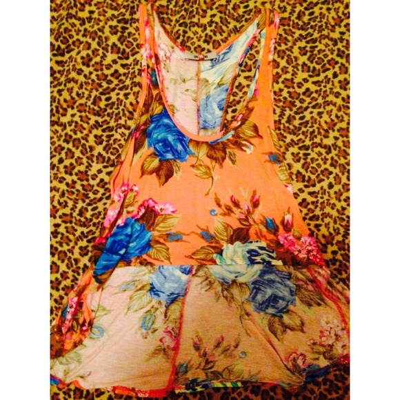 ✨HIGH-LOW FLORAL CROP TANK