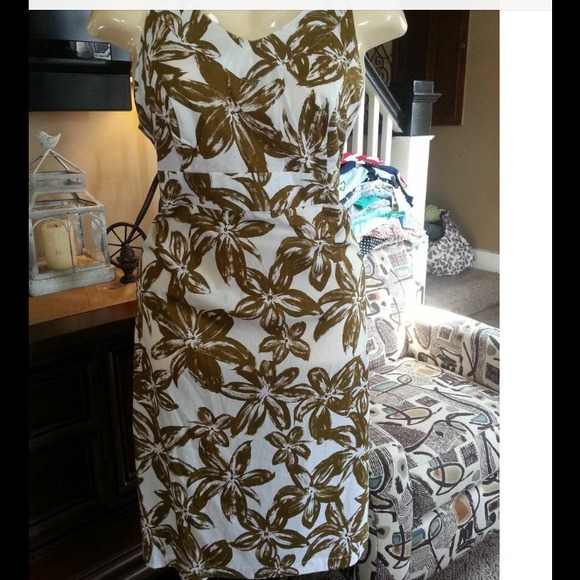 Beautiful tiki pattern maxi dress NWT. Sz14W