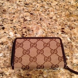 Gucci zip coin/card holder.