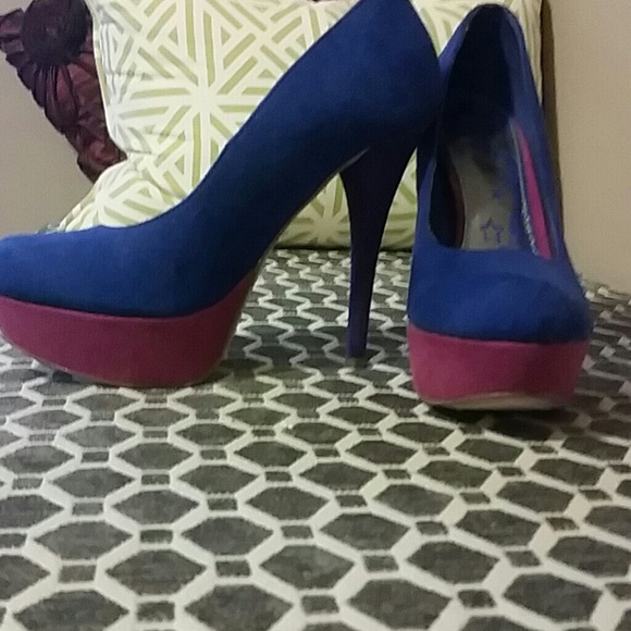 Multicolor pumps