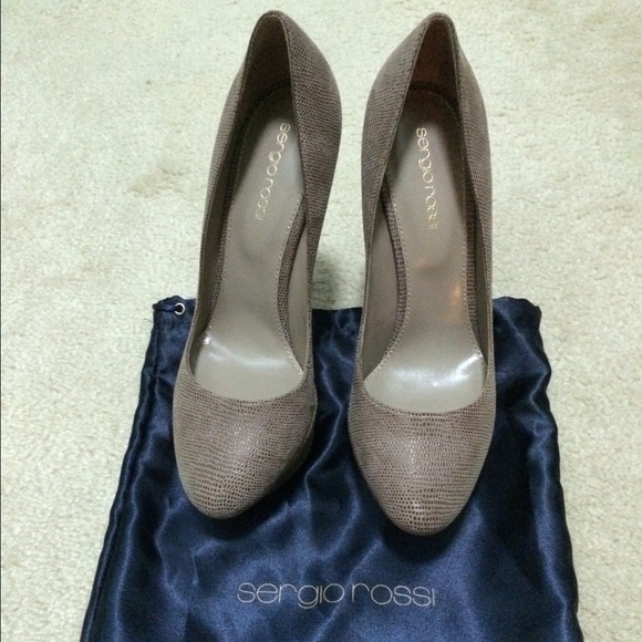$750 Sergio Rossi Black Suede Platform Round Toe Pumps  Sergio Rossi Stingray Platform Pump