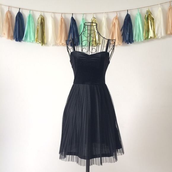 H&M Dresses & Skirts - Black Velvet and Tulle Dress
