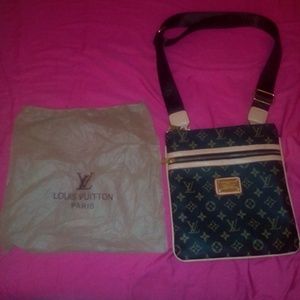 Lv crossbody with dustbag