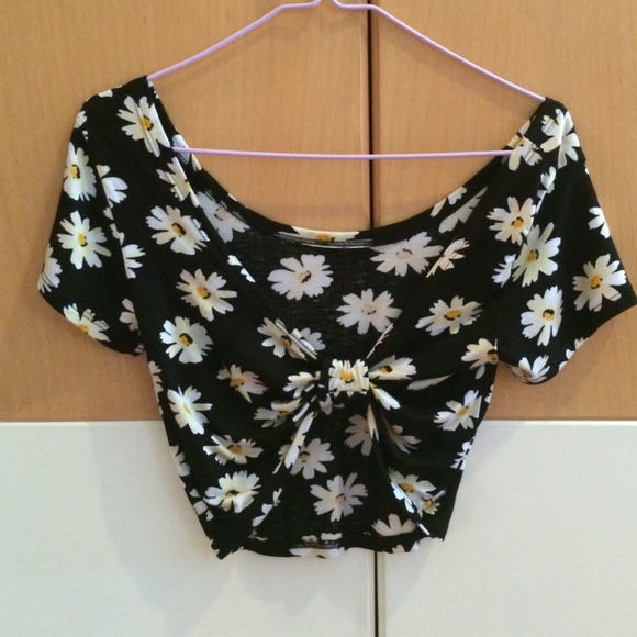 PacSun Floral Crop top (LA Hearts) - Picture 2 of 2