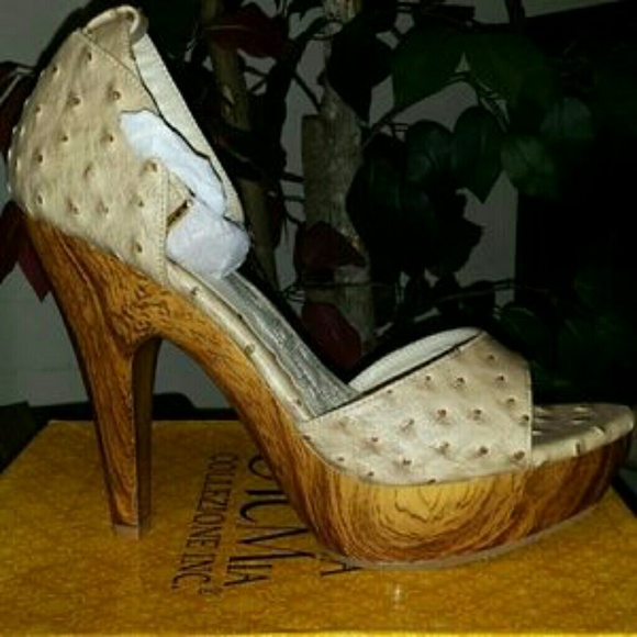 Ostrich Beige Platform brand new never worn w/box